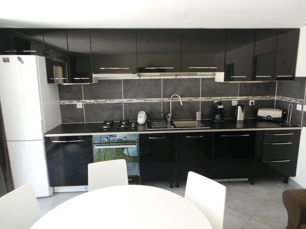 Appartement Vue Montagne Garéoult Extérieur photo